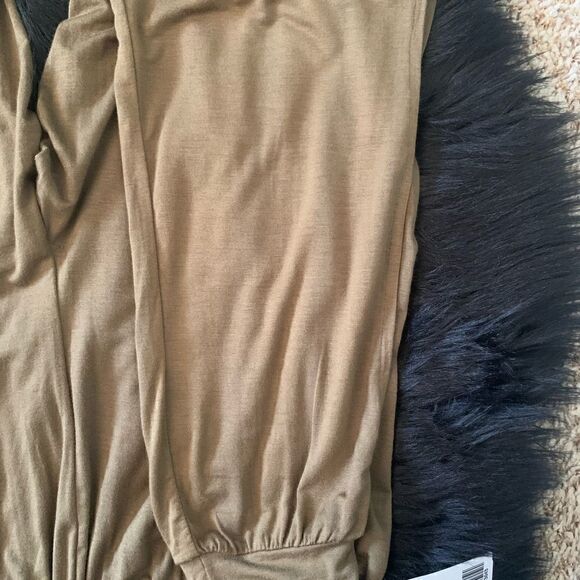 Forever 21 Olive Green Joggers Size Medium - Picture 13 of 13